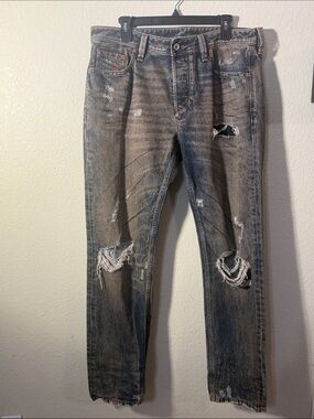 Slim Straight Distressed Men’s Jeans in Washed Blue